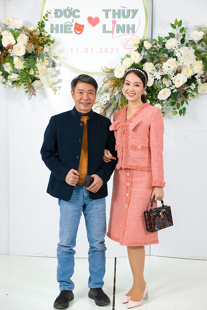 Công Lý cùng tân nương đến mừng đám cưới MC Thuỳ Linh - 1