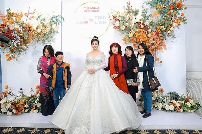 MC Thuỳ Linh rạng ngời hạnh phúc sánh đôi chú rể Đức Hiếu trong tiệc cưới - 3