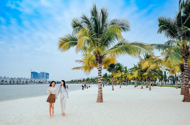 Trải nghiệm mùa đông đầu tiên tại 'Thành phố biển hồ' giữa lòng Hà Nội - 1