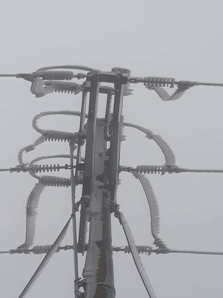 Đảm bảo vận hành điện ổn định tại một số nơi đóng băng ở vùng núi phía Bắc - 3