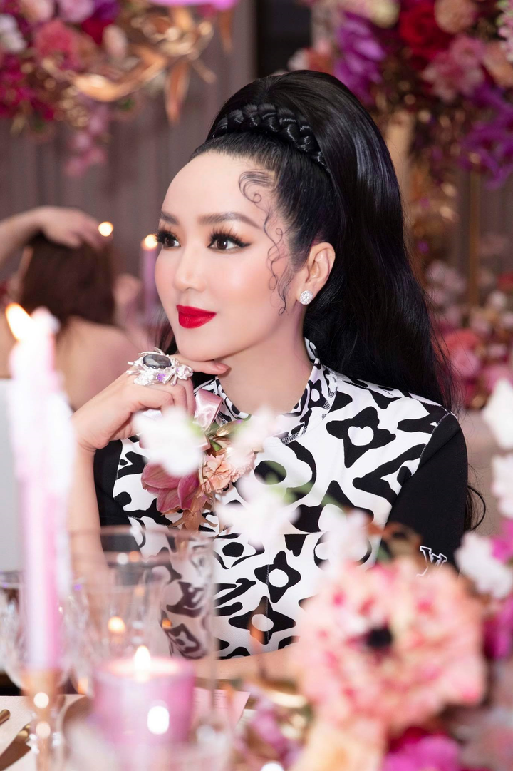 Chi Bảo tháp tùng bạn gái, gặp gỡ nhiều sao hạng A trong showbiz - 8