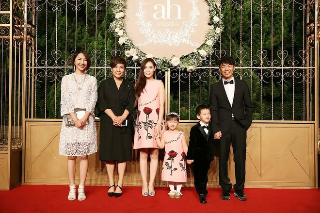 Ba cặp đôi đi ăn cưới của Huỳnh Hiểu Minh đều ly hôn ồn ào - 3