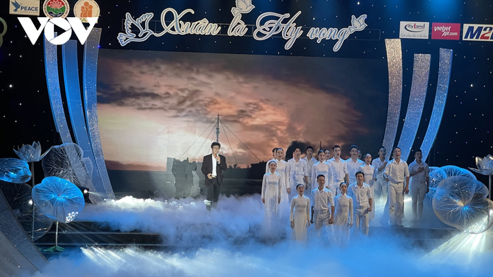 Phó Thủ tướng Trương Hoà Bình dự chương trình 'Xuân là hy vọng' - 2