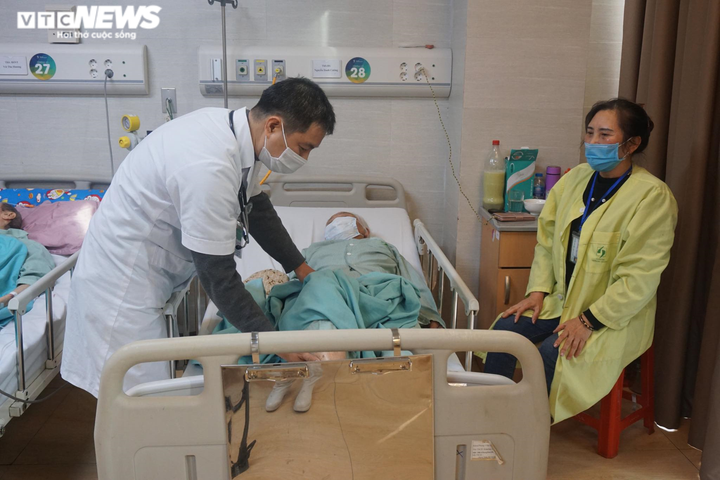 Thời tiết lạnh sâu, người già cần làm gì để bảo vệ sức khoẻ? - 1