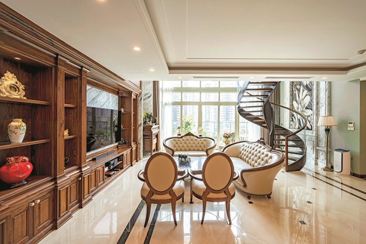 Ảnh: Căn hộ duplex ở Hà Nội đẹp sang trọng với phong cách tân cổ điển - 2