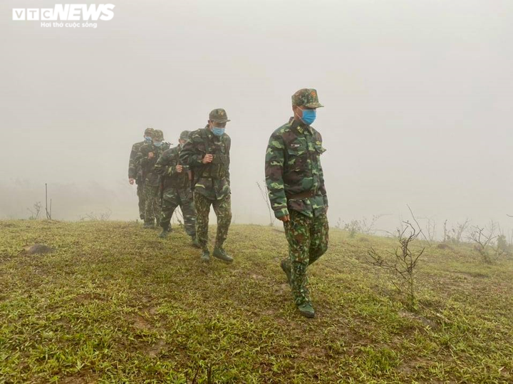 Biên phòng Quảng Trị ngăn vượt biên trái phép giữa trời rét cắt da xé thịt - 4