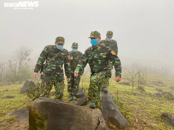 Biên phòng Quảng Trị ngăn vượt biên trái phép giữa trời rét cắt da xé thịt - 5