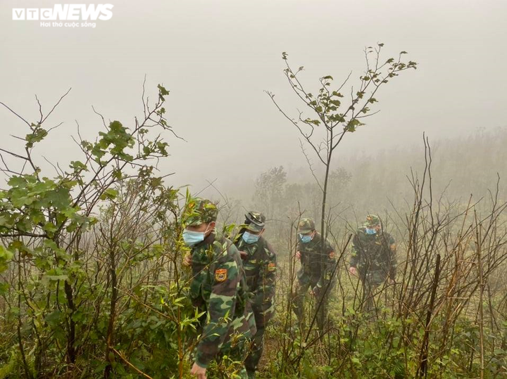 Biên phòng Quảng Trị ngăn vượt biên trái phép giữa trời rét cắt da xé thịt - 6