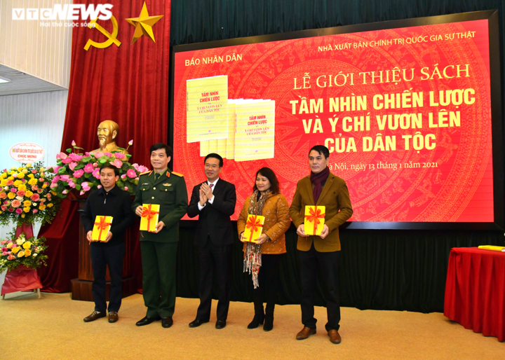 Ra mắt sách ‘Tầm nhìn chiến lược và ý chí vươn lên của dân tộc’ - 2