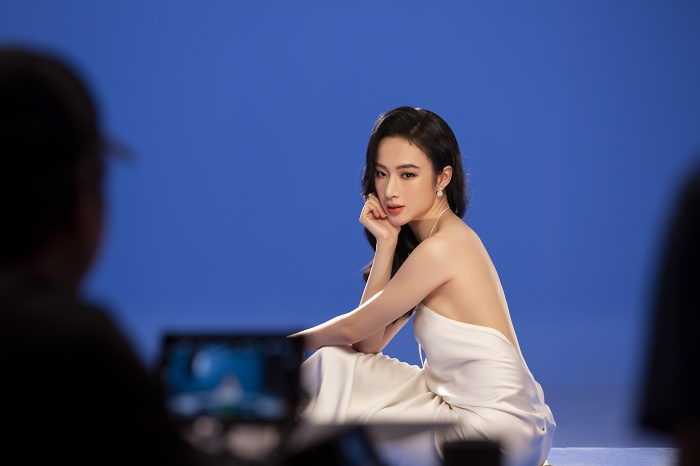 Sau 3 năm rút khỏi showbiz, Angela Phương Trinh tung bộ ảnh kiêu sa, gợi cảm - 4
