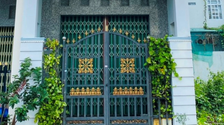 Thi thể nam giáo viên người nước ngoài trong căn nhà ở Cà Mau - 1