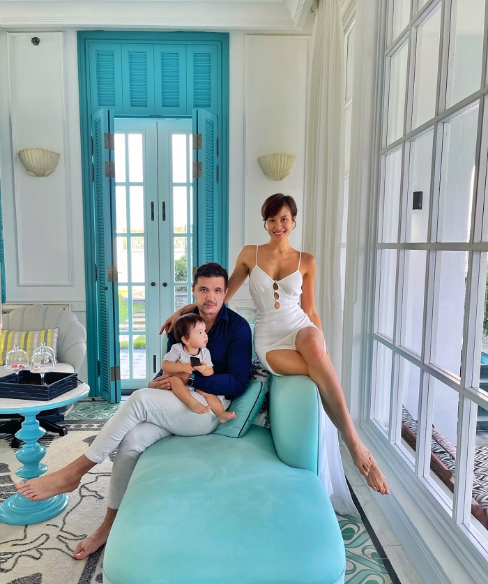 MC Phương Mai: Tôi đi ăn với bạn nam, chồng rủ luôn nhóm bạn đặt bàn bên cạnh - 1