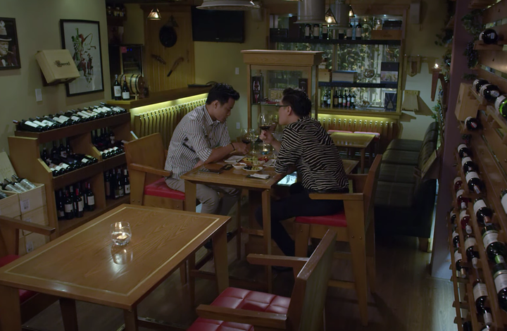 Hướng dương ngược nắng tập 15: Bồ trẻ cuỗm balo tiền của bà Diễm Loan - 2