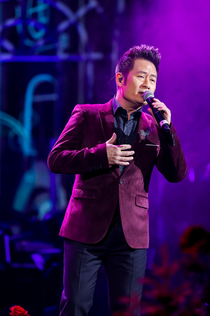 Bỏ sân khấu xuống với khán giả, Mỹ Tâm được gọi 'ca sĩ khỏe nhất đêm nay' - 6