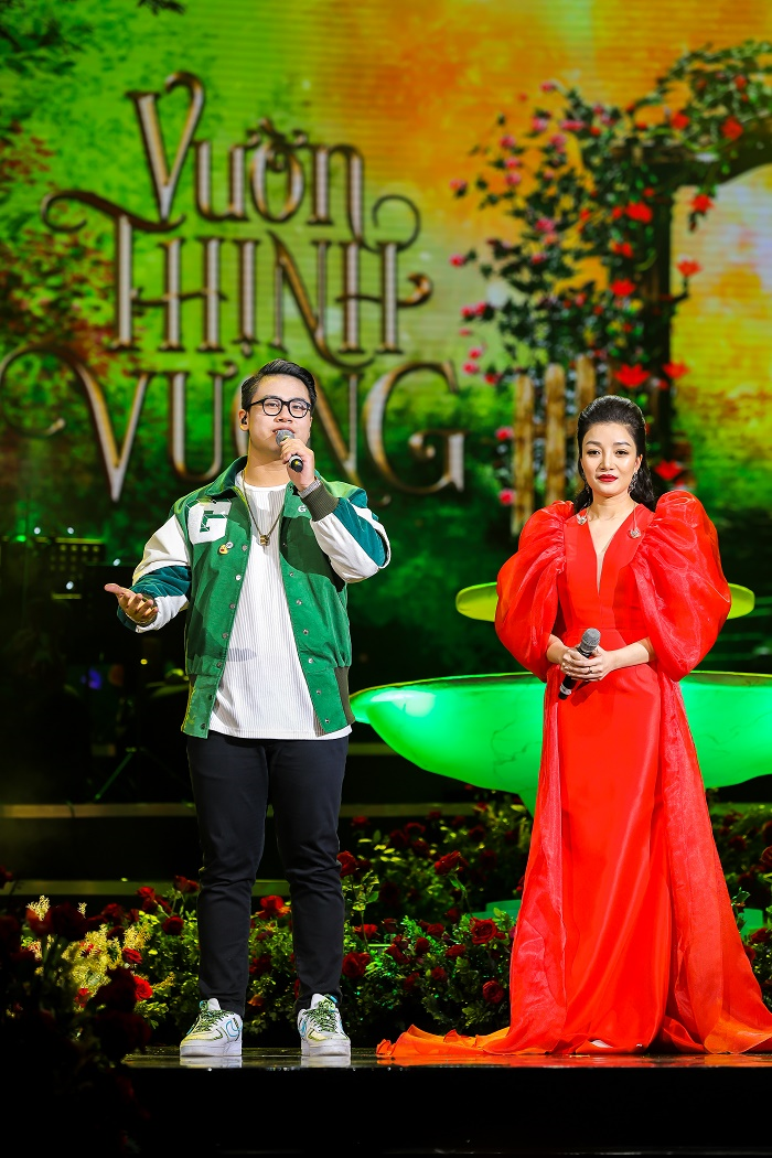 Bỏ sân khấu xuống với khán giả, Mỹ Tâm được gọi 'ca sĩ khỏe nhất đêm nay' - 2