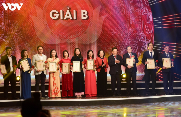 VOV giành 5 giải thưởng tại giải báo chí Búa liềm vàng - 12