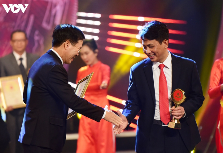 VOV giành 5 giải thưởng tại giải báo chí Búa liềm vàng - 14