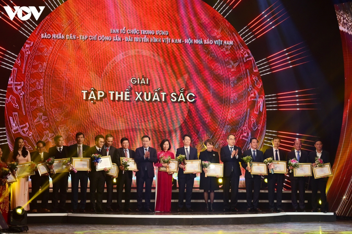 VOV giành 5 giải thưởng tại giải báo chí Búa liềm vàng - 4