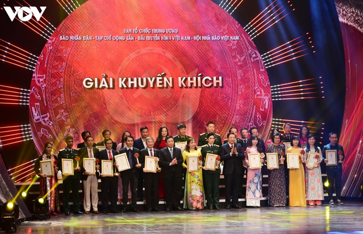 VOV giành 5 giải thưởng tại giải báo chí Búa liềm vàng - 7