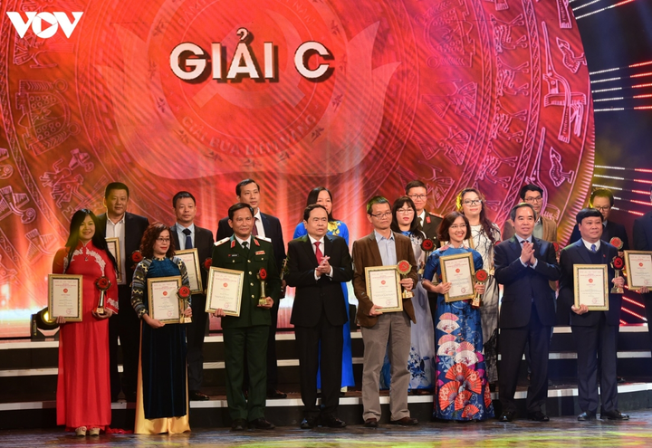 VOV giành 5 giải thưởng tại giải báo chí Búa liềm vàng - 9