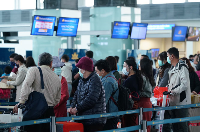 Ra sân bay ngày Tết mùa COVID-19, cần lưu ý những thủ tục gì? - 1