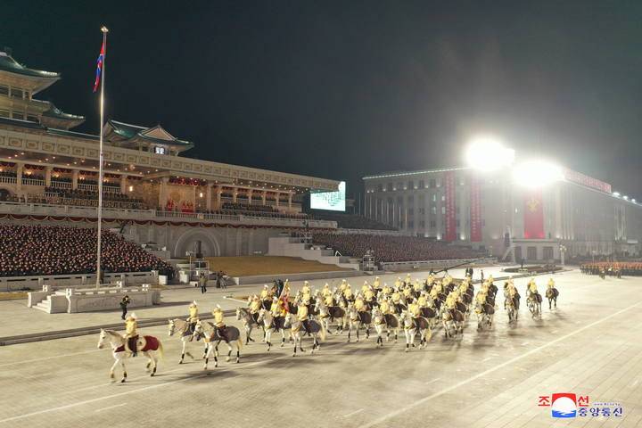 Ảnh: Dàn khí tài hoành tráng trong lễ duyệt binh Triều Tiên kỷ niệm đại hội đảng - 12