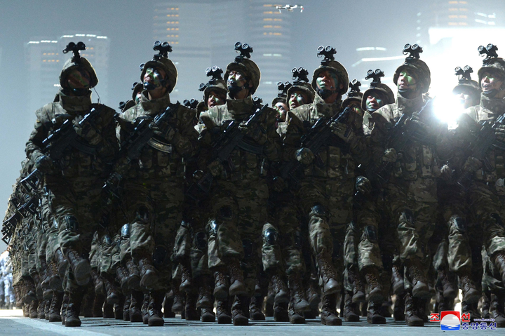 Ảnh: Dàn khí tài hoành tráng trong lễ duyệt binh Triều Tiên kỷ niệm đại hội đảng - 15