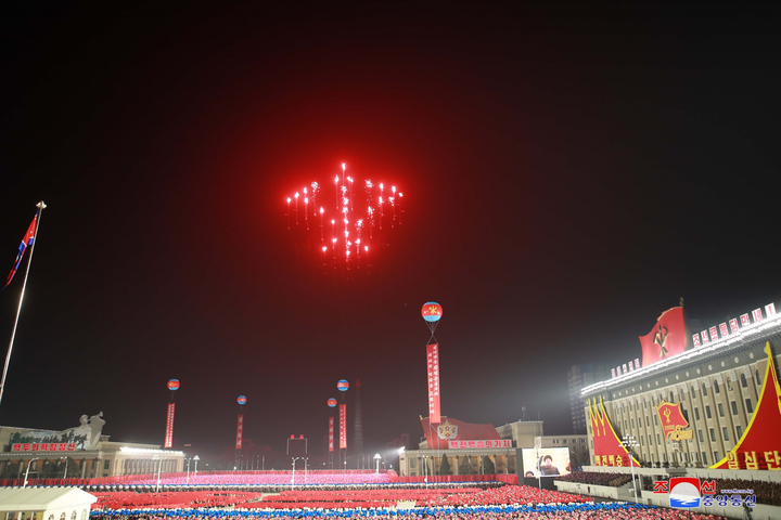 Ảnh: Dàn khí tài hoành tráng trong lễ duyệt binh Triều Tiên kỷ niệm đại hội đảng - 16