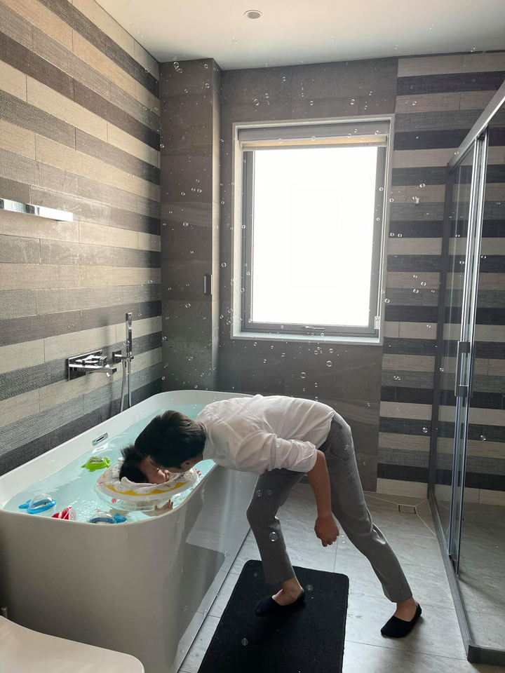 Đàm Thu Trang khoe ảnh đi chơi cùng Cường Đô La, Subeo - 5