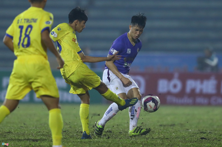 HLV Nguyễn Văn Sỹ: Hà Nội FC kém, đừng đổ tại mặt sân - 1