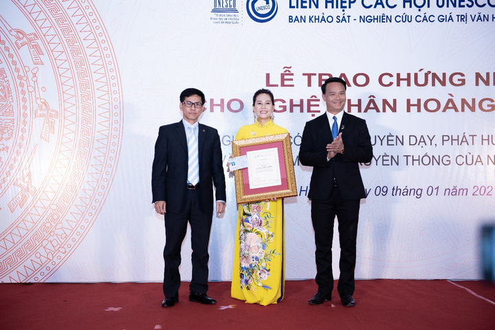Nghệ nhân ẩm thực Hoàng Minh Hiền được trao chứng nhận UNESCO - 1