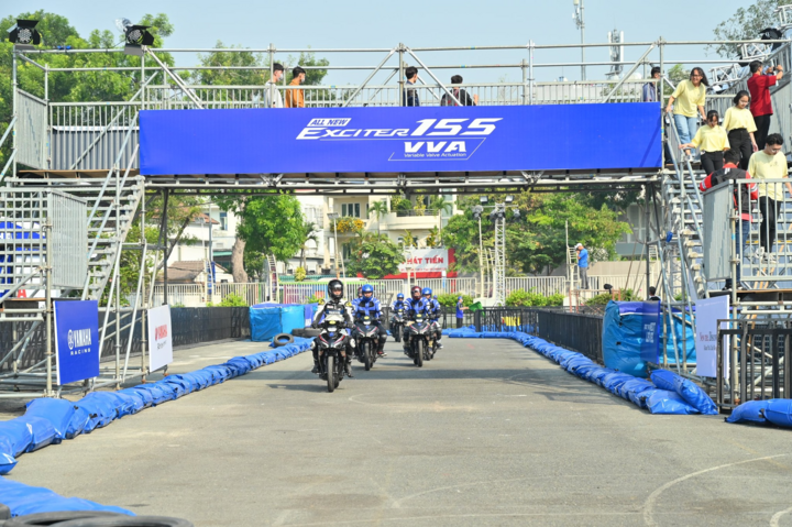 Hàng trăm tay lái Winner X, Satria, Sonic đổ xô tới lái thử Exciter 155 VVA - 7