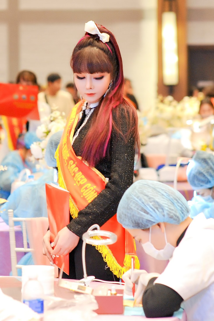 Hoa hậu Hà Thu Trang: 'Hạnh phúc khi truyền lửa đam mê nghề làm đẹp cho học trò' - 5