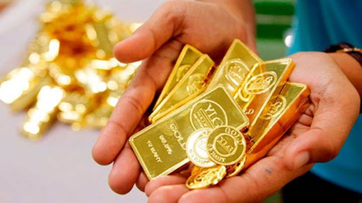 Giá vàng cuối tuần diễn biến trái chiều - 1