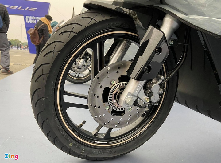 VinFast ra mắt xe máy điện Theon, cùng kích cỡ Honda SH - 4