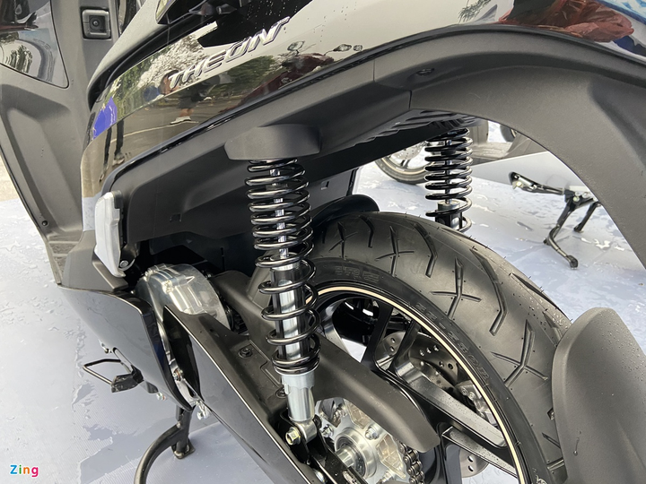 VinFast ra mắt xe máy điện Theon, cùng kích cỡ Honda SH - 5