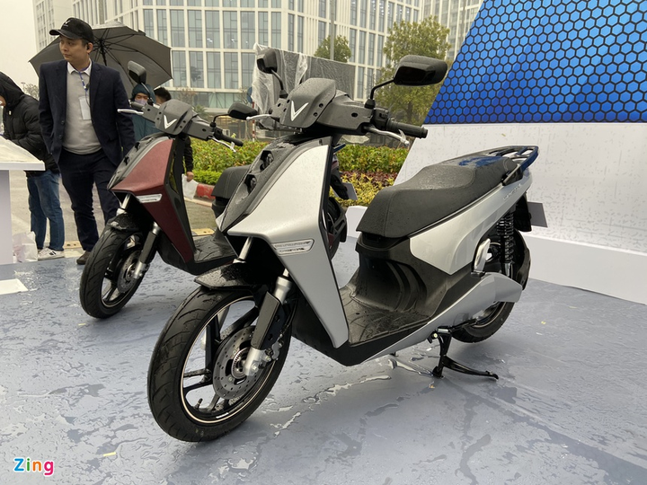 VinFast ra mắt xe máy điện Theon, cùng kích cỡ Honda SH - 1