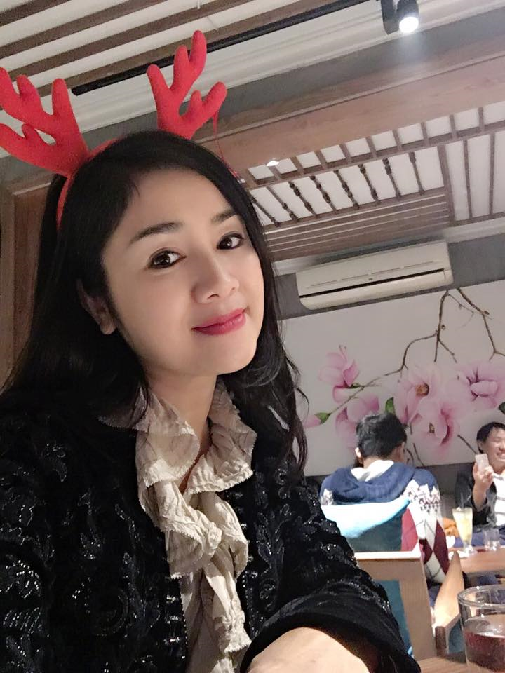 Nhan sắc trẻ trung, xinh đẹp của bà Bạch Cúc phim 'Hướng dương ngược nắng' - 12