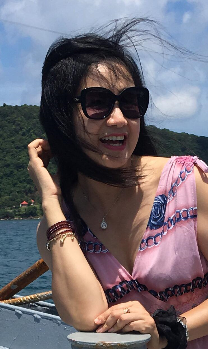 Nhan sắc trẻ trung, xinh đẹp của bà Bạch Cúc phim 'Hướng dương ngược nắng' - 13