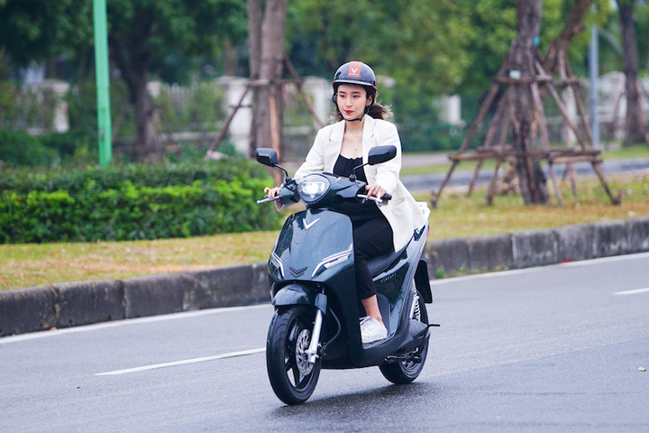 Hé lộ hai siêu phẩm xe máy điện sắp ra mắt của VinFast - 7