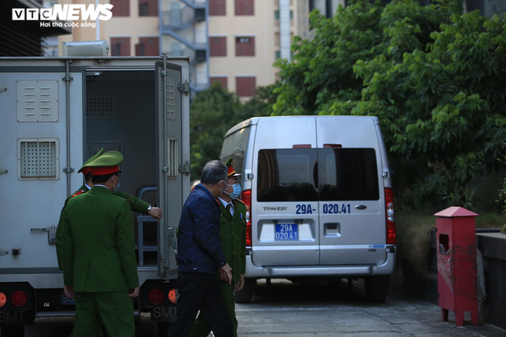 Ảnh: Cựu Bộ trưởng Công Thương Vũ Huy Hoàng tiếp tục hầu toà - 8