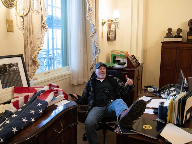 FBI điều tra nghi vấn máy tính của Chủ tịch Hạ viện Mỹ bị bán cho Nga - 1