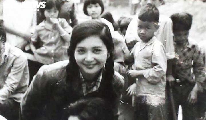 Những bức ảnh chưa từng công bố của 'ni cô Huyền Trang' - 10