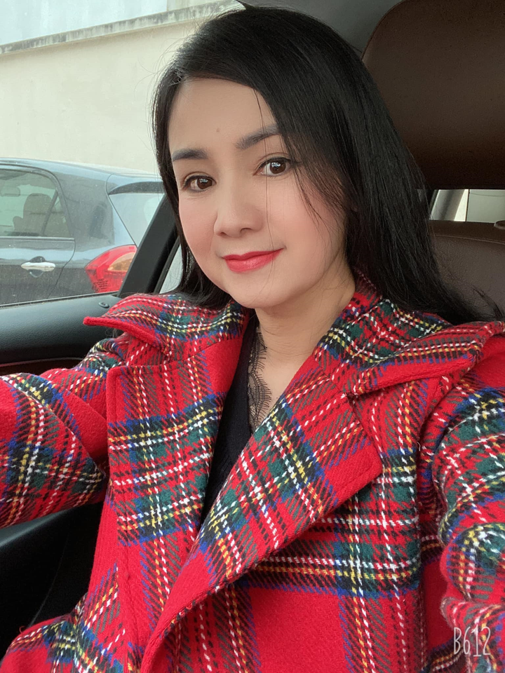 Nhan sắc trẻ trung, xinh đẹp của bà Bạch Cúc phim 'Hướng dương ngược nắng' - 8