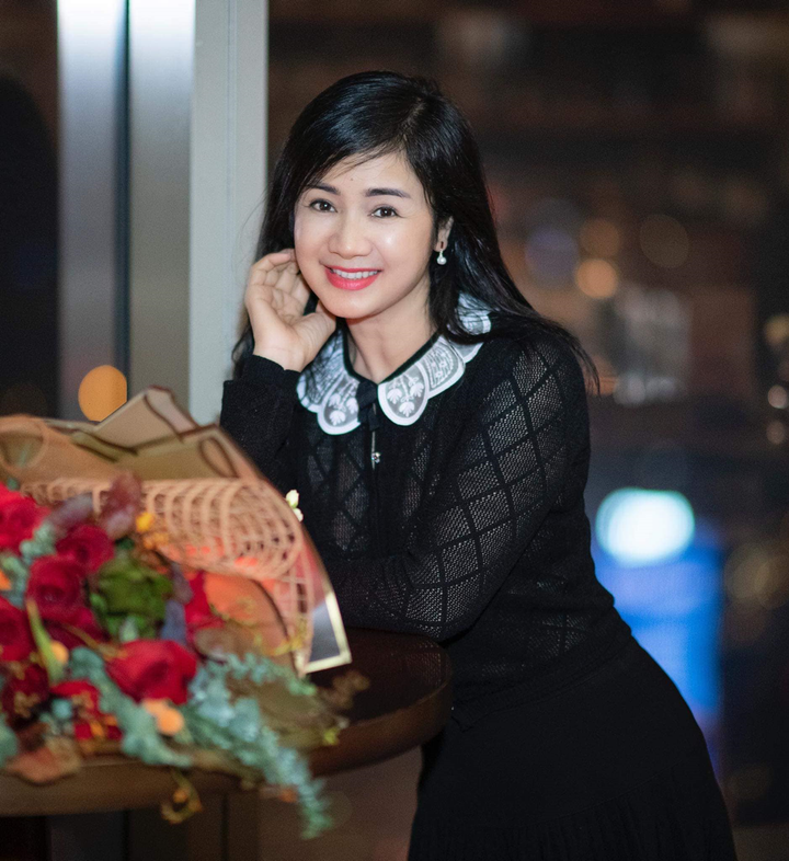 Nhan sắc trẻ trung, xinh đẹp của bà Bạch Cúc phim 'Hướng dương ngược nắng' - 6