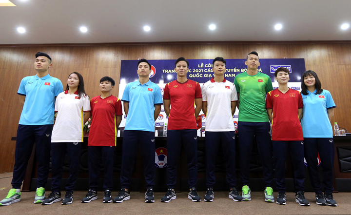 Tuyển Việt Nam ra mắt áo đấu mới: Những người hùng trở lại - 2