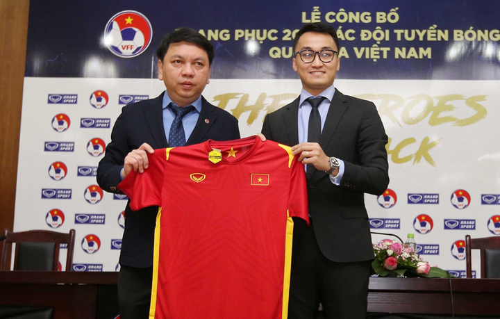 Tuyển Việt Nam ra mắt áo đấu mới: Những người hùng trở lại - 1