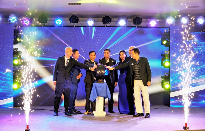 Tập đoàn xe đầu kéo FAW có nhà phân phối tại Việt Nam - 1