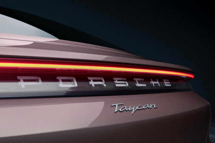Porsche Taycan điện 2021 lộ diện, giá từ 79.900 USD - 5