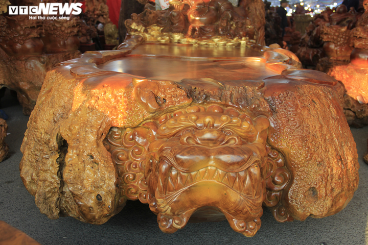 Choáng ngợp bộ bàn ghế 'cửu lân quần tụ' dát vàng giá siêu đắt - 7